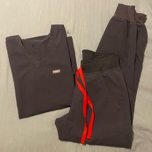 Figs Charcoal Scrub Set